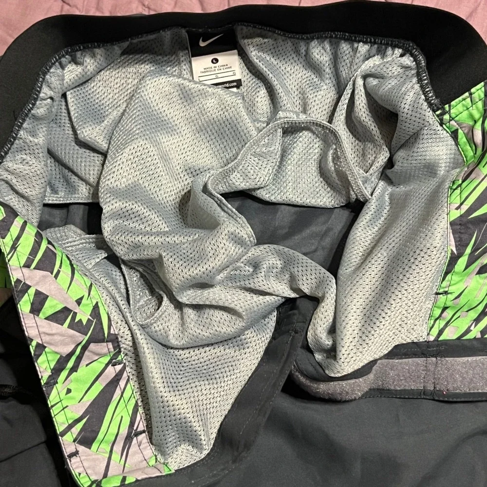 NWT Nike Hydra Void Board Shorts Green Grey Charcoal Swim Trunks Men's Large